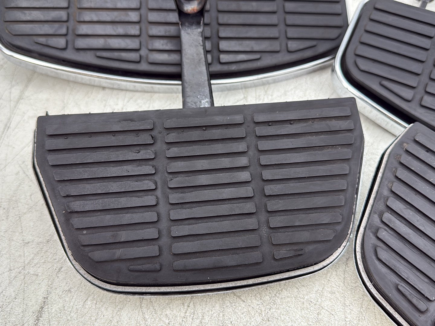 1998 Harley Touring FLHTCUI Electra Glide Ultra OEM Left Right Driver & Pass Floorboard Foot Rest