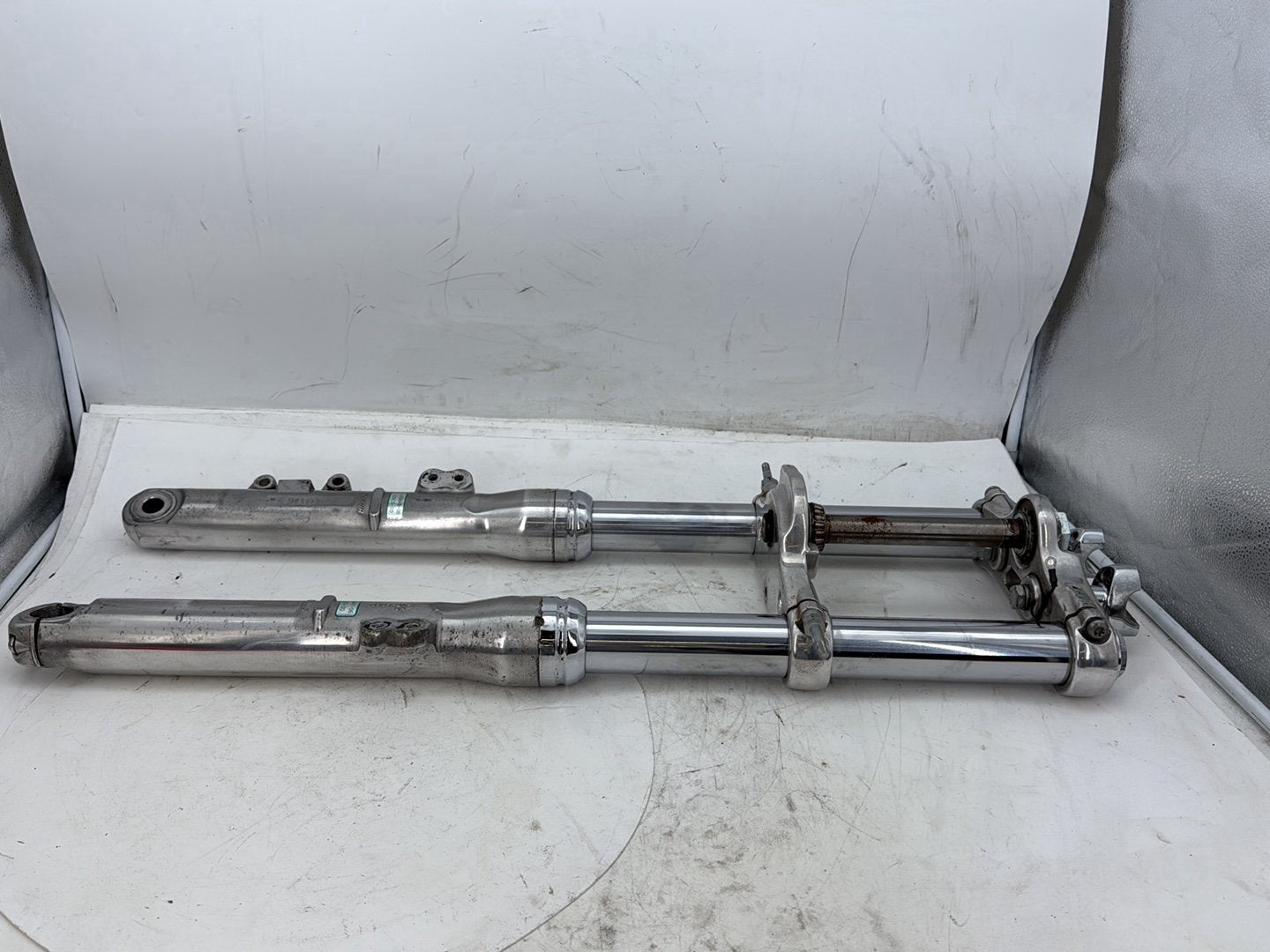 2006 Harley Dyna Super Glide Custom FXDCI OEM Front Triple Tree Set & LH RH Fork Legs Sliders