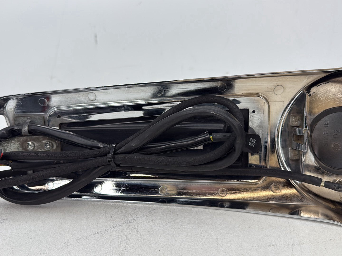 2007 - 2011 Harley-Davidson Touring Electra Glide Ultra Fuel Gas Tank Dash Console NOKey 61270-08