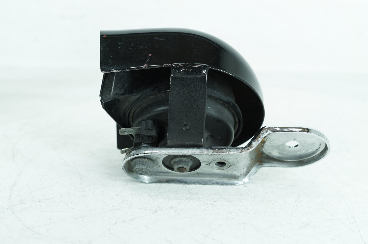 2007 - 2011 Harley-Davidson Touring Street Glide Horn Signal Klaxon Chrome Cover 69060-90F