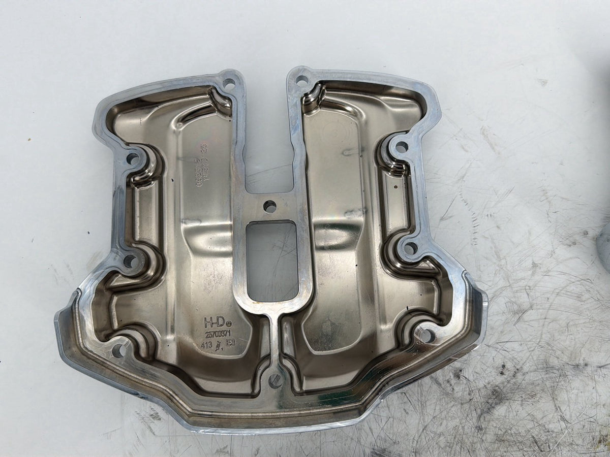 2017 Harley Touring FLHXS Street Glide OEM Twin Camshaft Cam Cover Chrome
