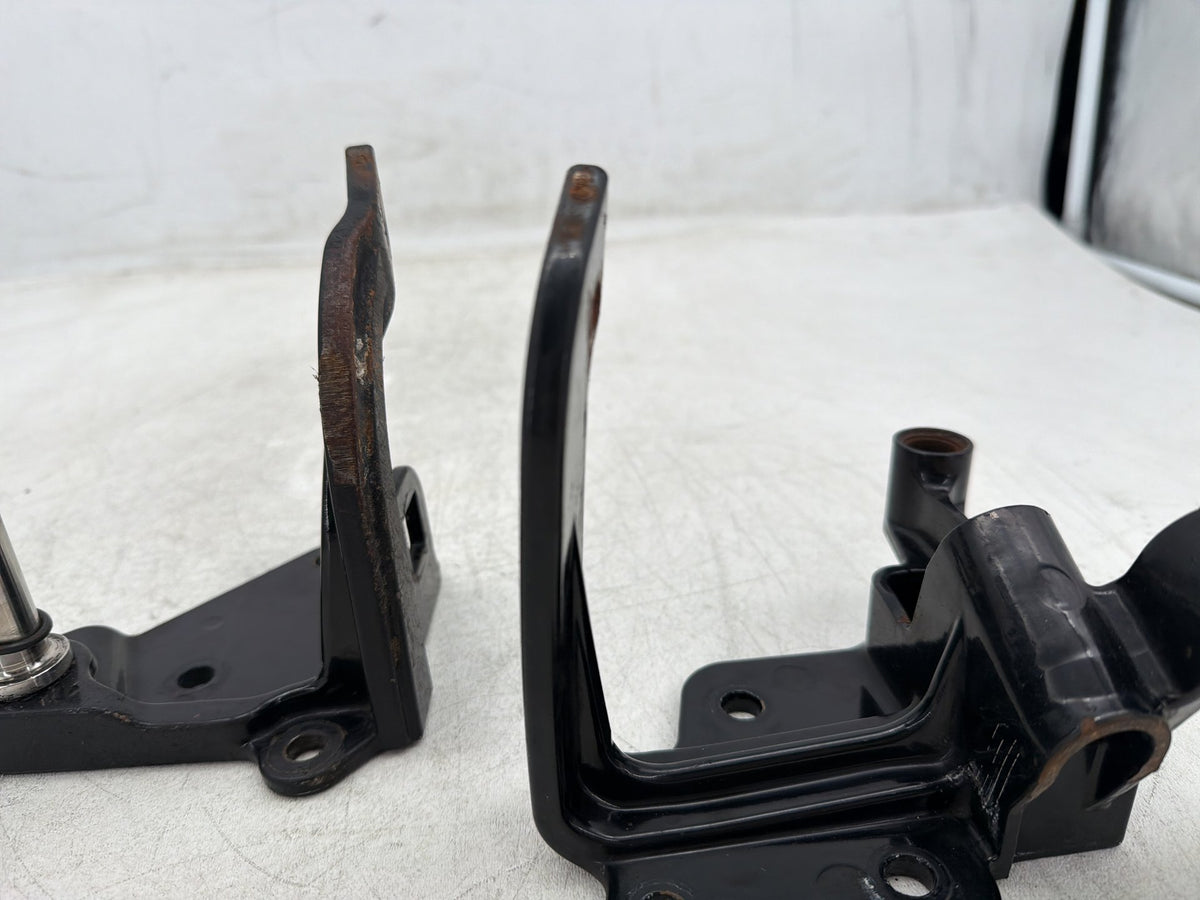 2001 Harley Fat Boy Softail FLSTFI OEM Left Right Driver Footpeg Bracket Mounts