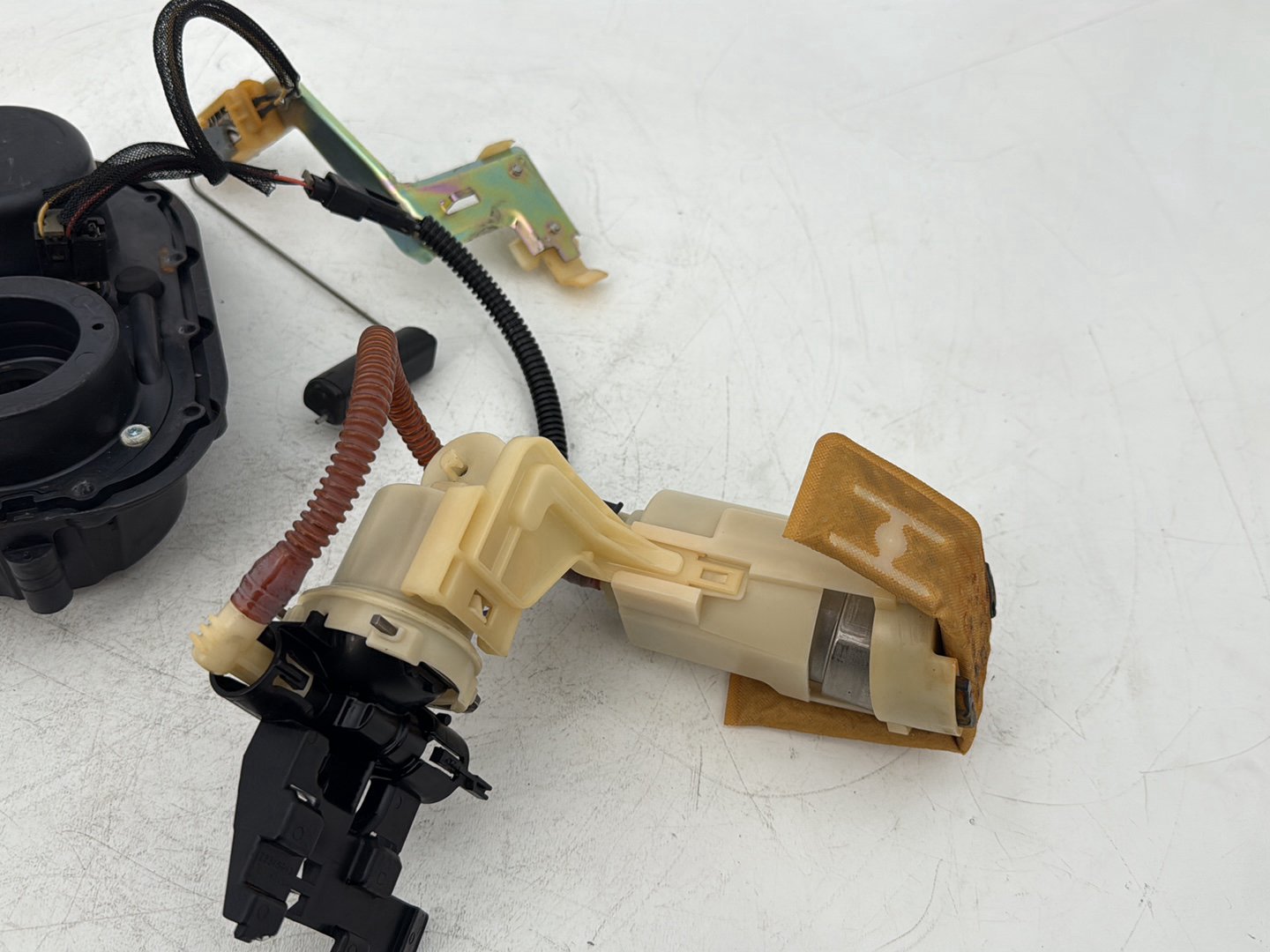 1999 - 2006 Harley-Davidson Dyna Super Glide Gas Gasoline Fuel Petrol Pump Sending 75243-04B