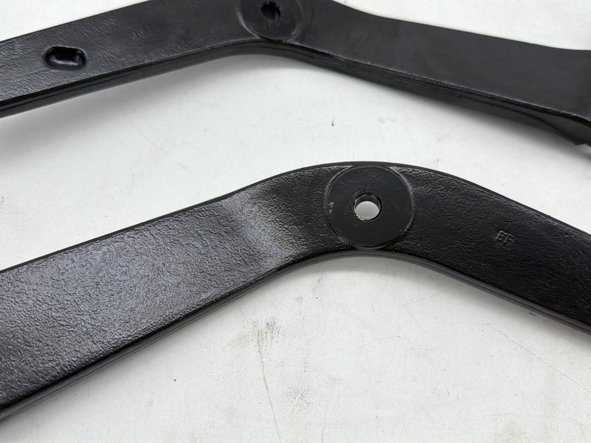 2015 Harley Softail Deluxe FLSTN OEM Rear Left & Right Fender Support Bracket