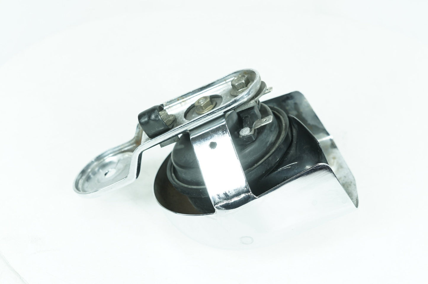 1999 - 2006 Harley-Davidson Softail Heritage Classic Horn Signal Klaxon Chrome Cover 69012-93A
