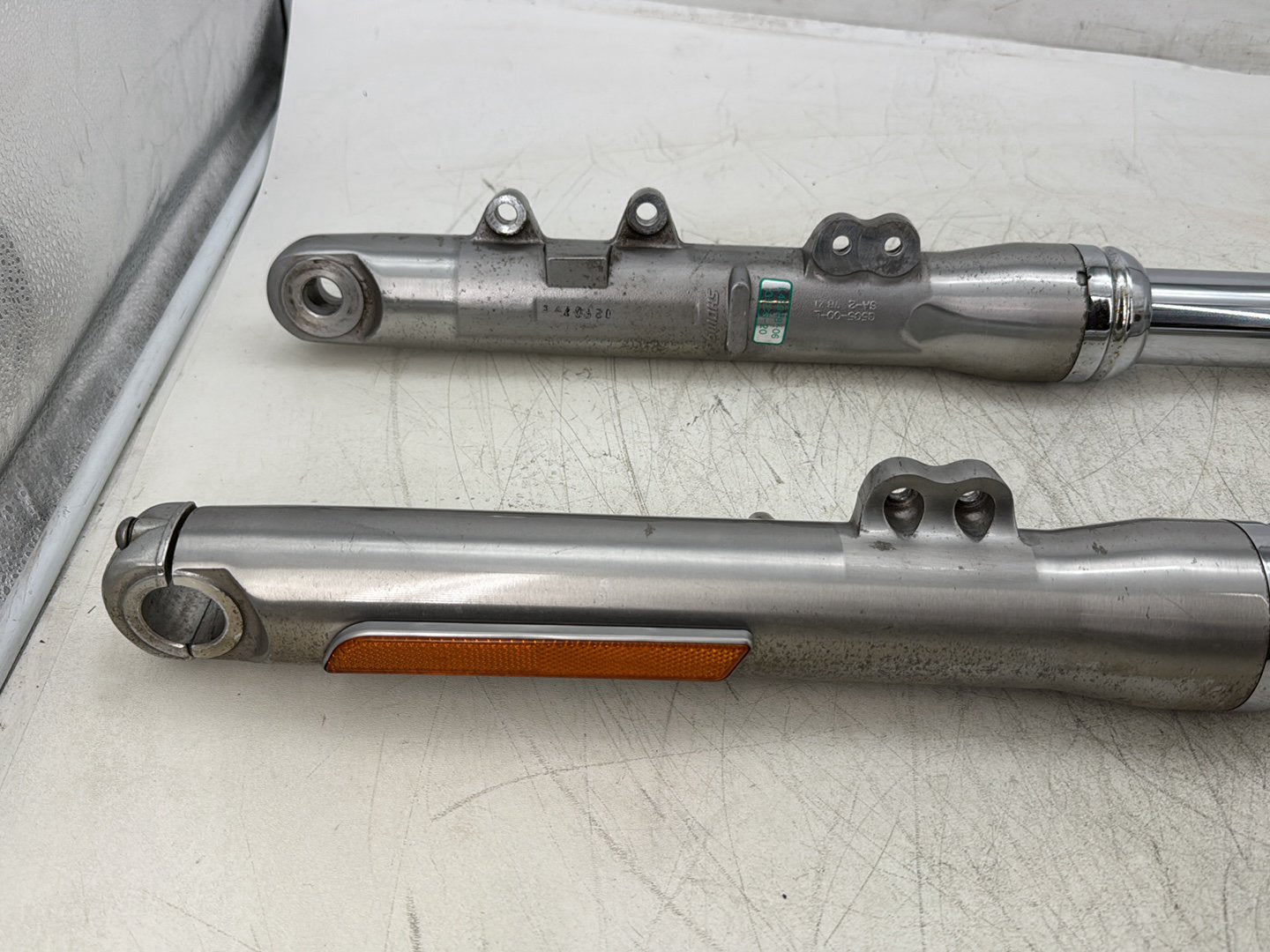 2007 Harley Dyna Street Bob FXDBI OEM Front Triple Tree Set & LH RH Fork Legs Sliders