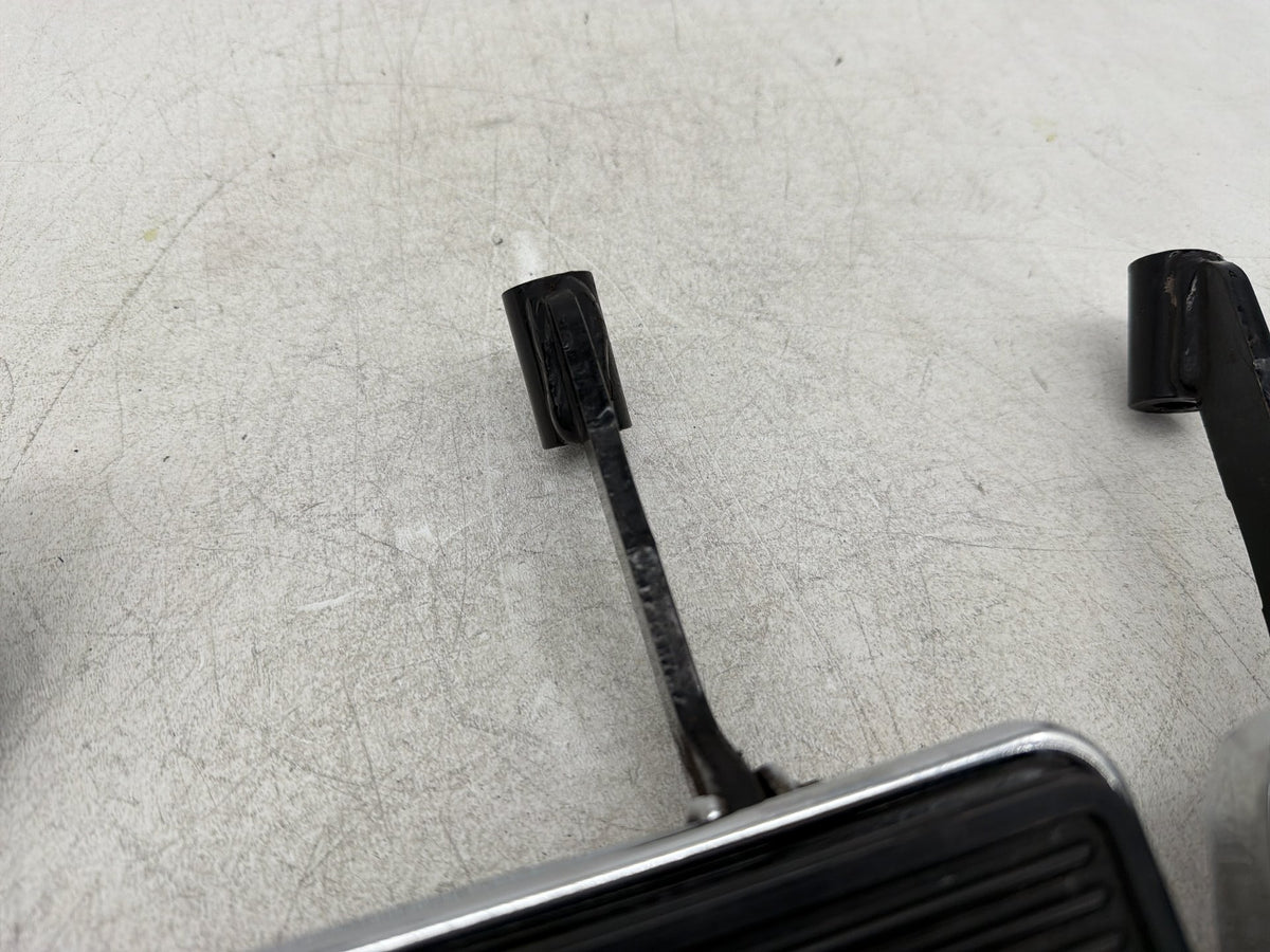 2011 Harley Electra Glide Touring Ultra OEM Left Right Driver & Pass Floorboard Foot Rest