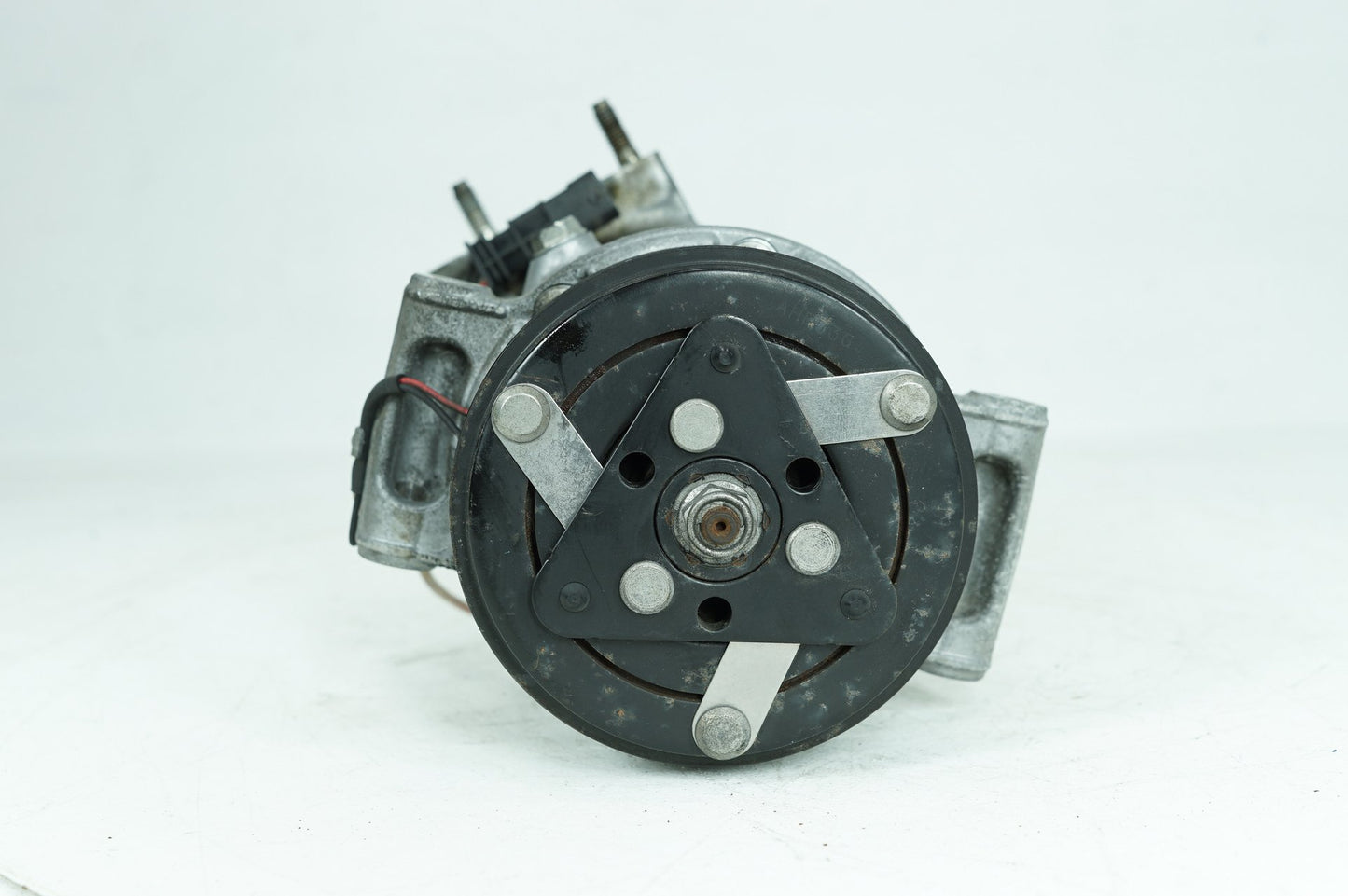 2013 - 2015 Jaguar XF  Air Conditioning Compressor Bracket