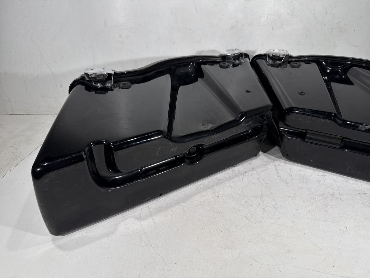 2006 Harley Road King Touring Custom OEM Left Right Saddlebags Luggage NOKey