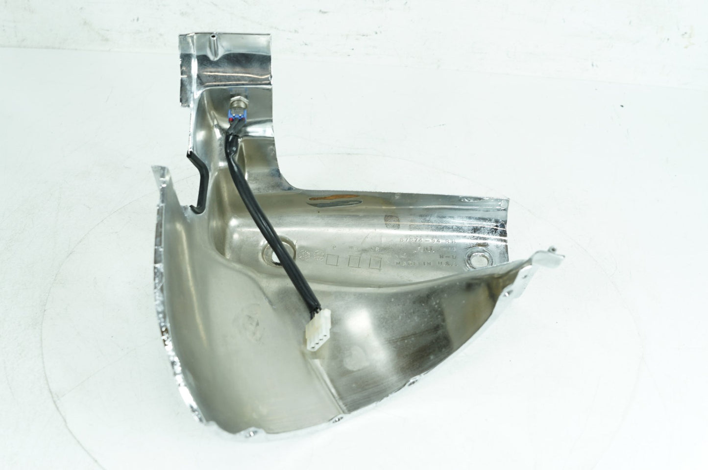 1999 - 2006 Harley-Davidson Touring Road King Classic Right Headlamp 1 Nacelle Cover Cowl  	67674-94