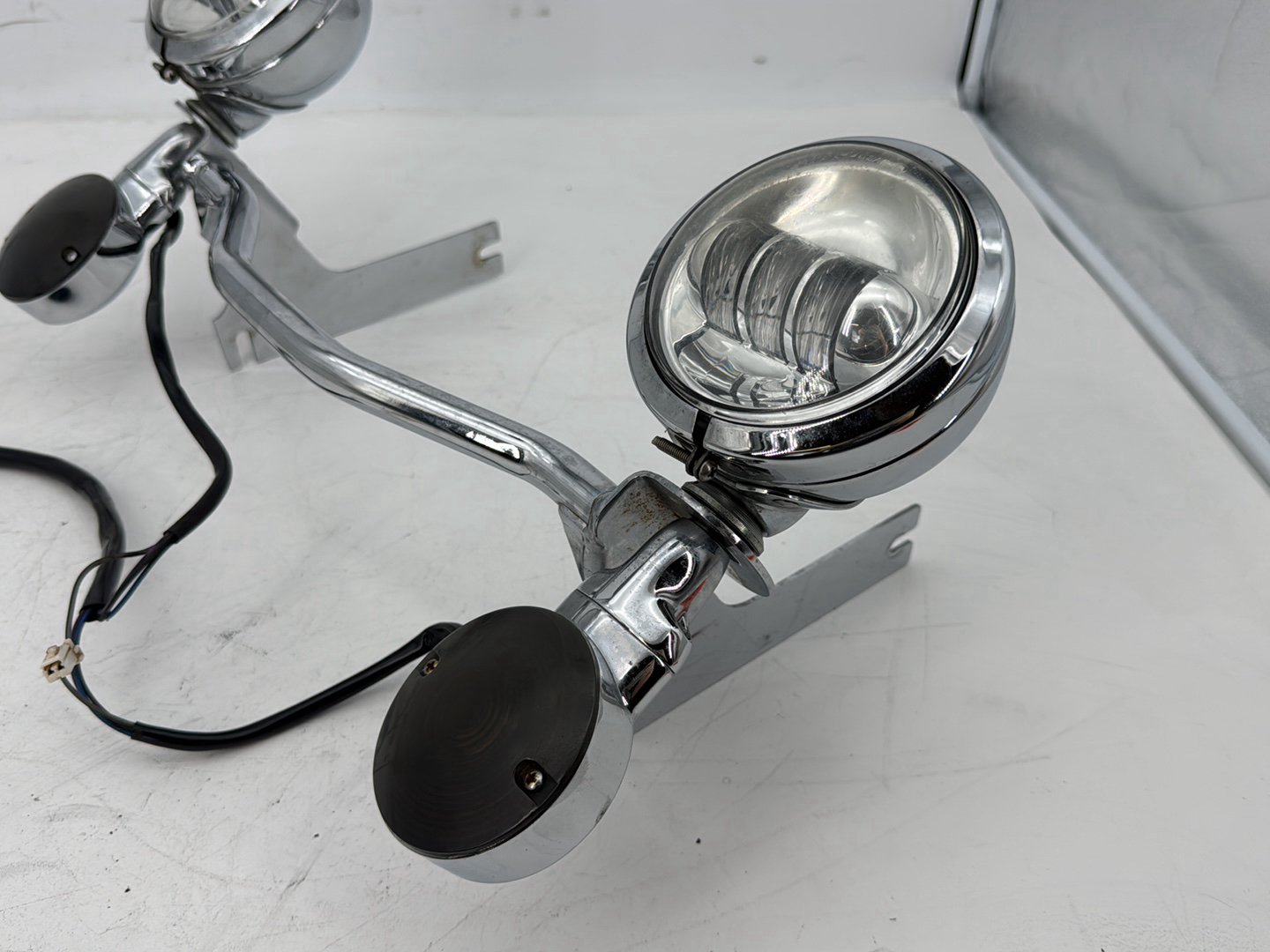 1999 - 2006 Harley-Davidson Touring Electra Glide Classic Front Turn Signal Indicators Aux Light Bar 68712-94A