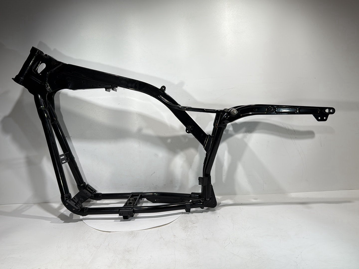 2007 - 2017 Harley-Davidson Dyna Wide Glide Body Main Frame Chassis SLVG 47748-10A