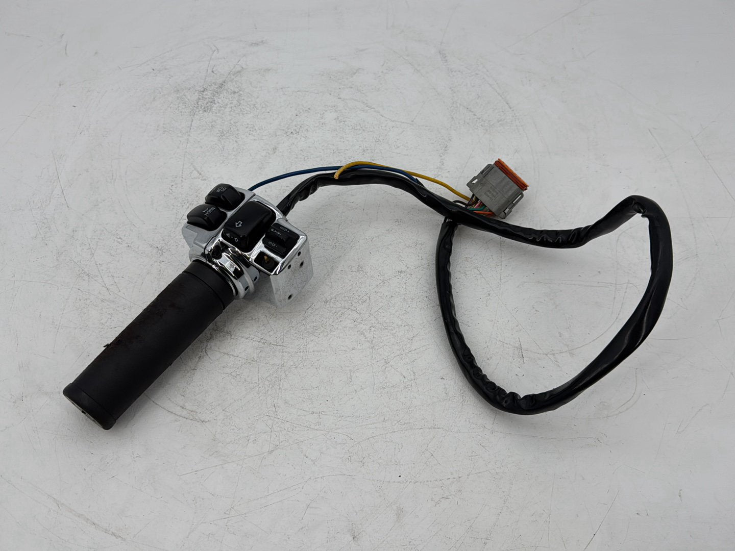 1999 - 2006 Harley-Davidson Touring Electra Glide Classic Left Turn Signal Headlight Switches Controls 71685-06A