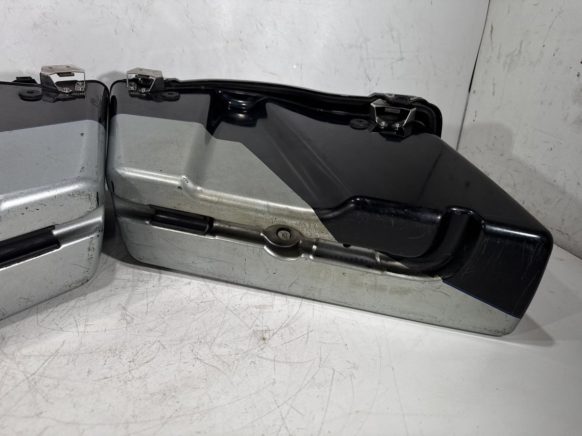 2012 Harley Electra Glide Touring Ultra OEM Left Right Saddlebags Luggage NOKey