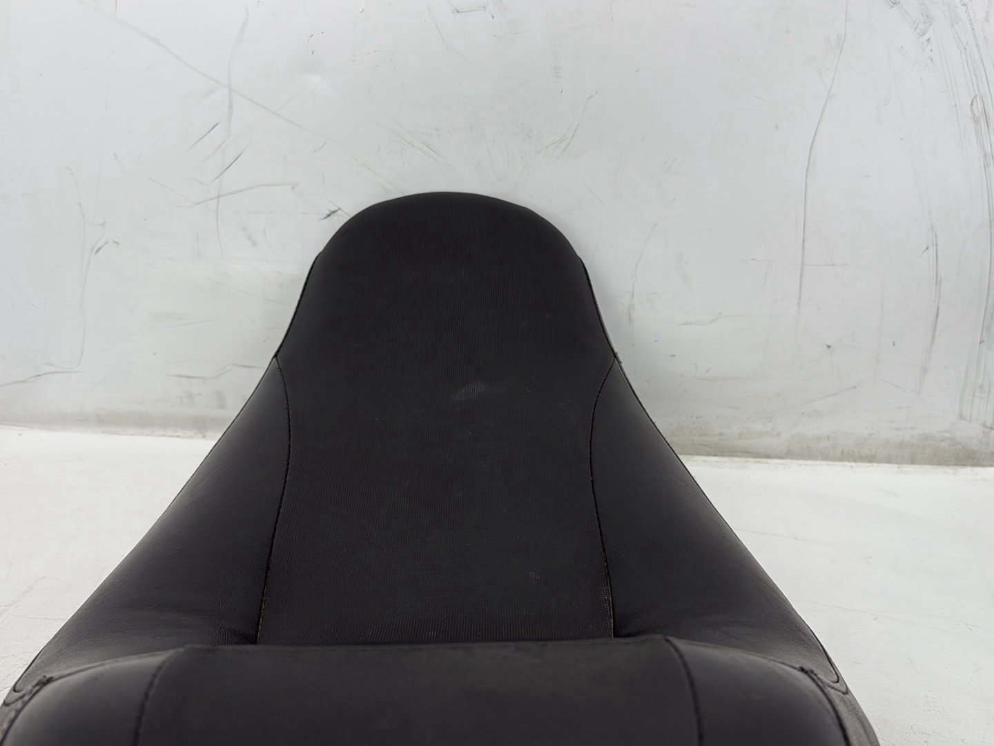 2010 Harley Dyna Fat Bob FXDF OEM Passenger Rider Driver Seat Saddle