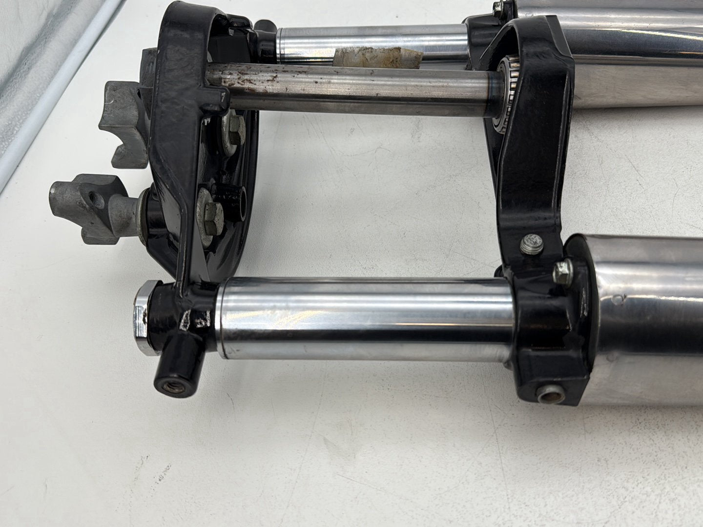 2007 - 2011 Harley-Davidson Touring Electra Glide Ultra Front Triple Tree Set & LH RH Fork Legs Sliders 45435-10