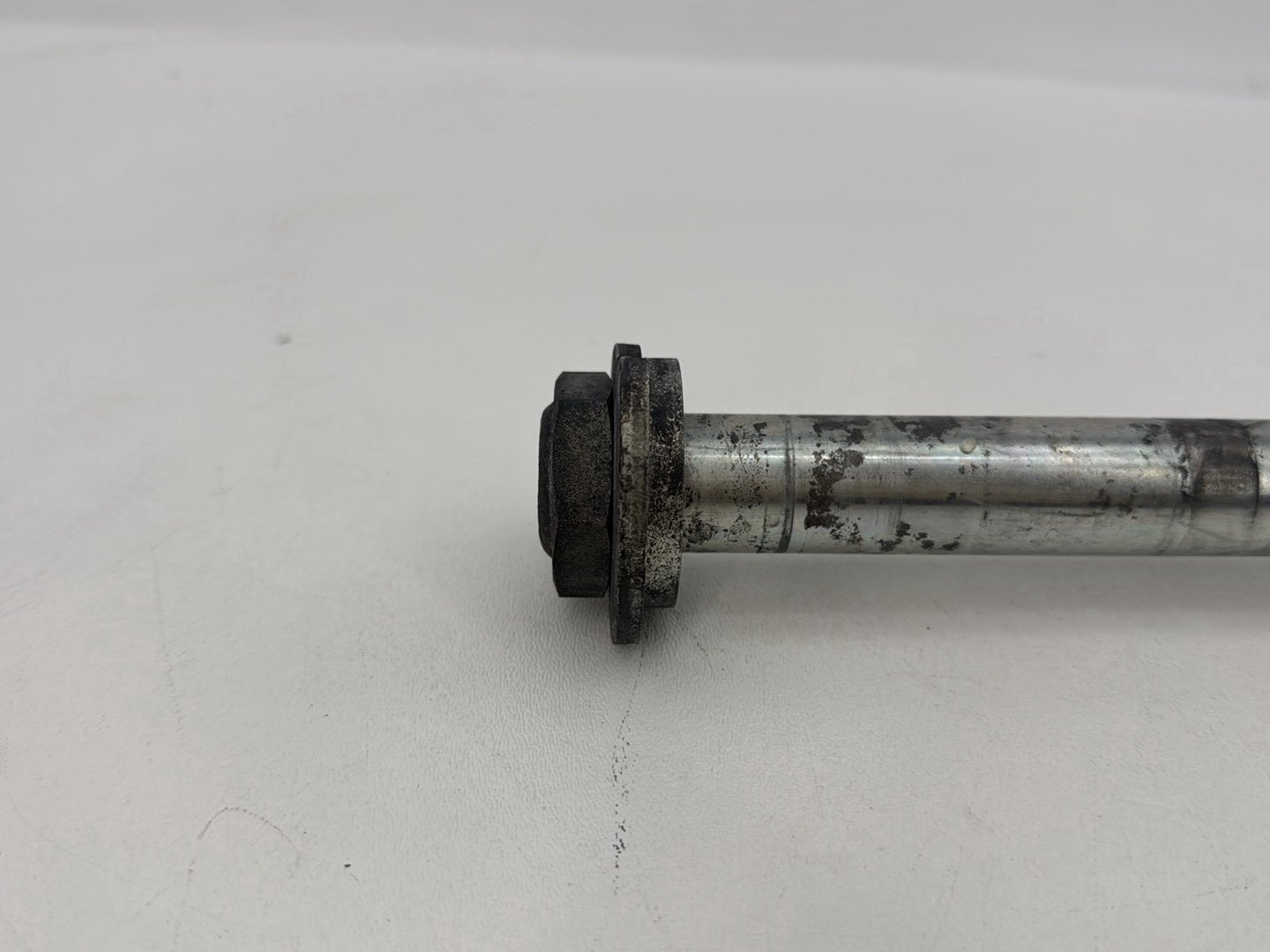 2007 - 2011 Harley-Davidson Touring Street Glide Rear Wheel Axle Bolt Shaft 41056-09