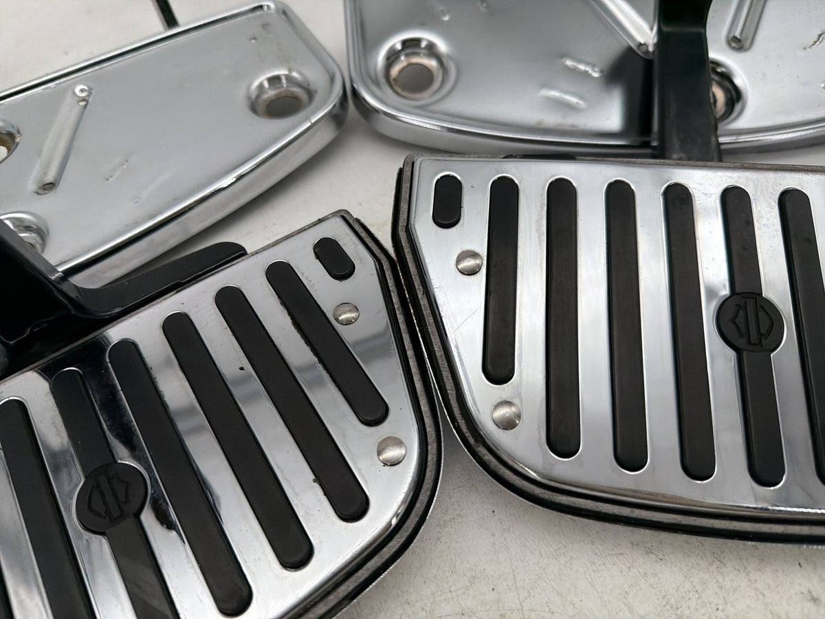 2004 Harley Electra Glide Touring Ultra OEM Left Right Driver & Pass Floorboard Foot Rest