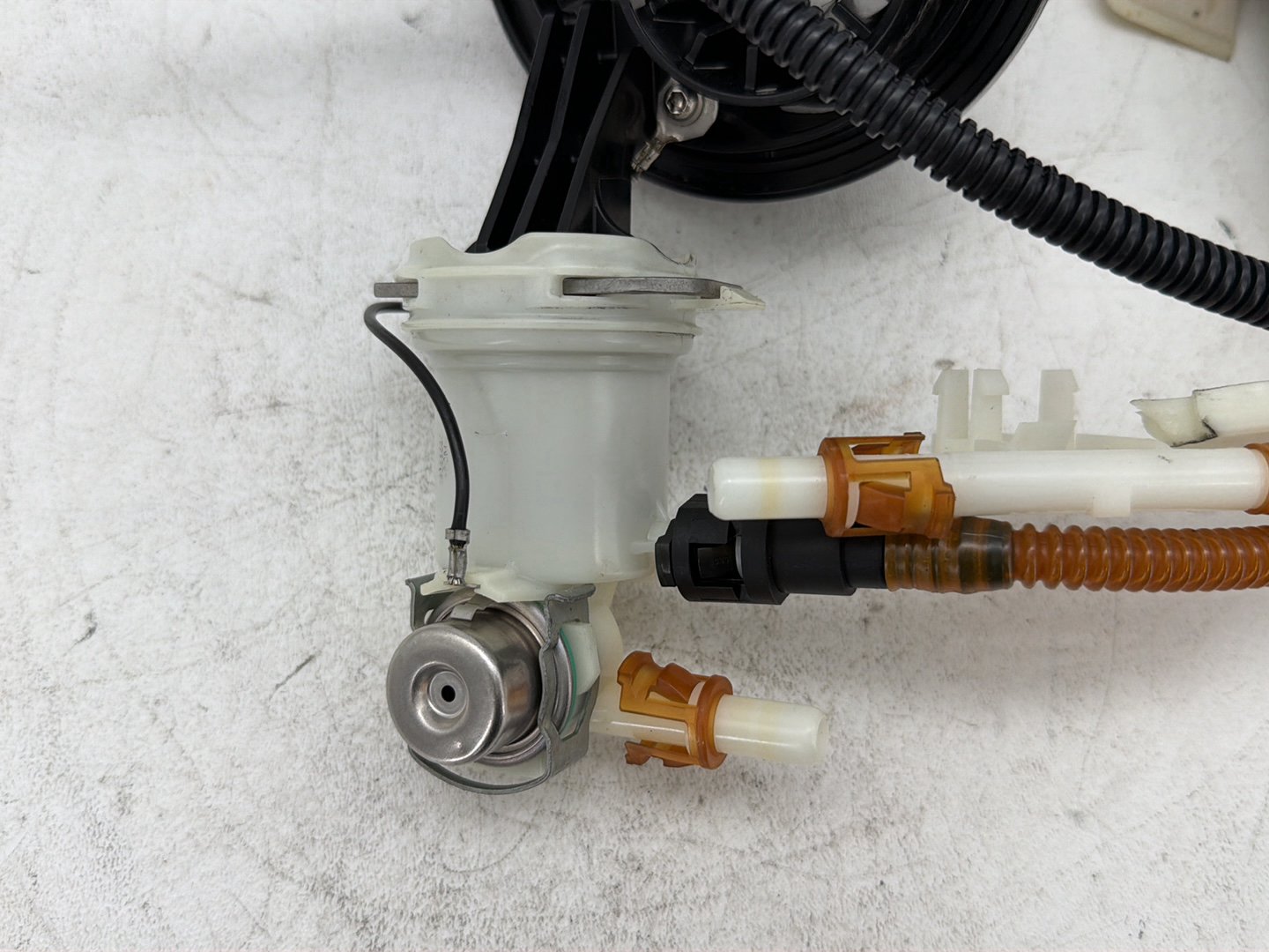 2014 Harley Street Glide Touring FLHXS OEM Fuel Pump Gas Gasoline Petrol Sending