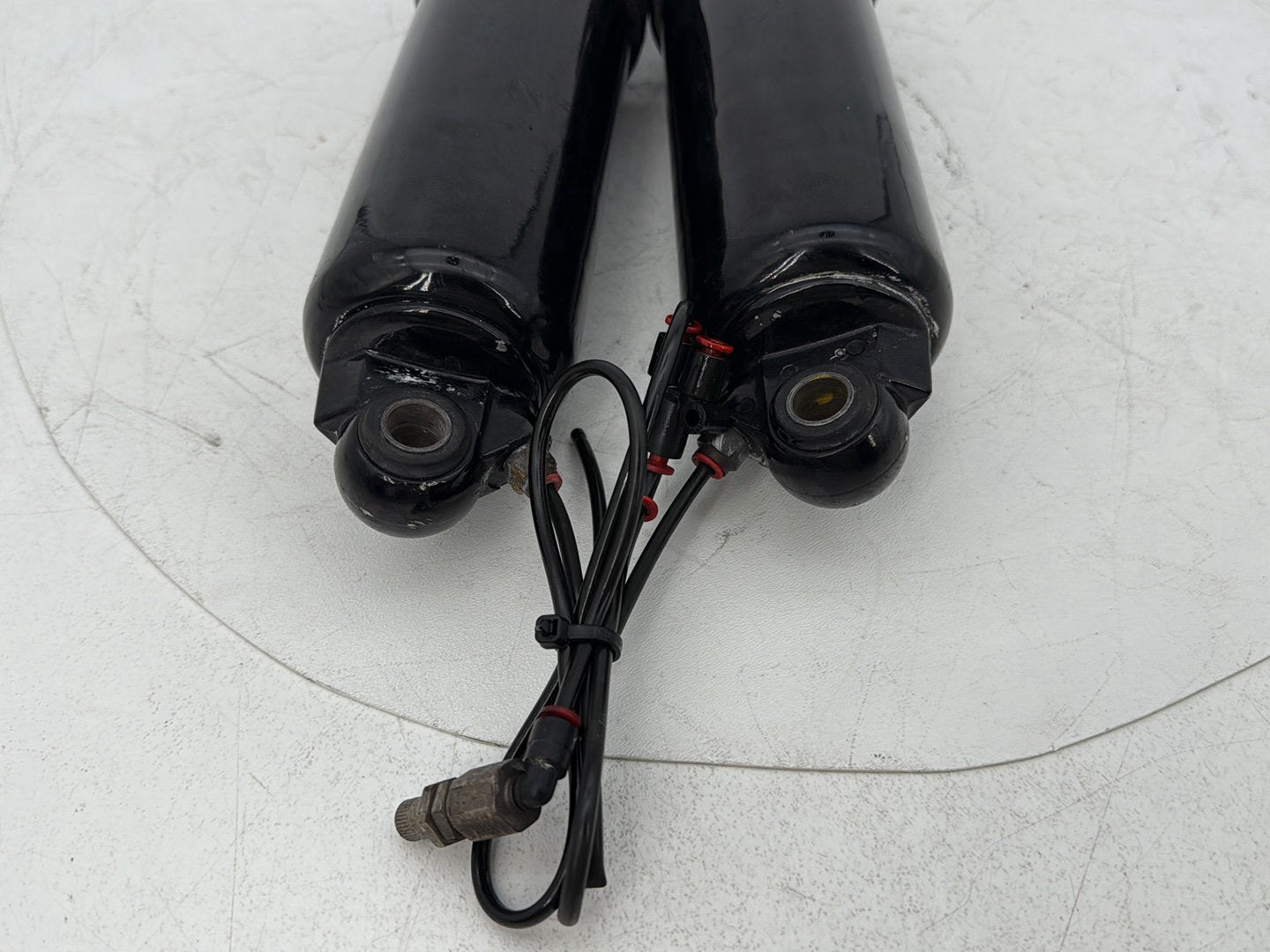 1999 - 2006 Harley-Davidson Touring Road King Police Rear Left Right Shock Absorbers 54565-97A
