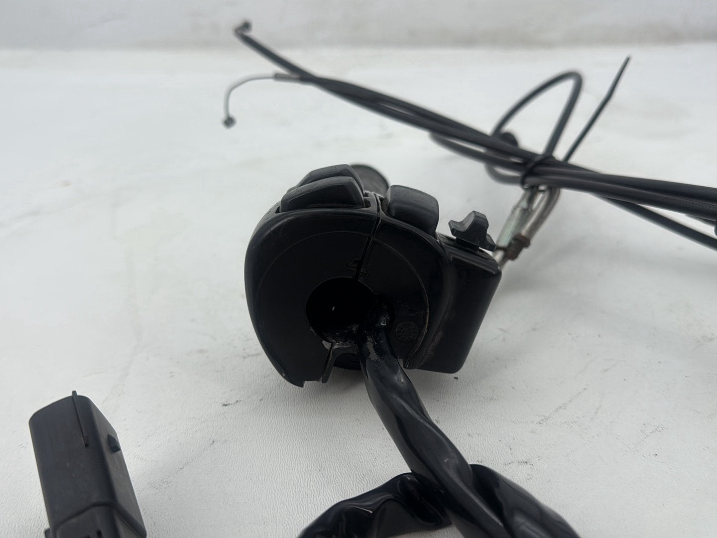 2007 Harley Street Glide Touring FLHX OEM Right Engine Start Kill Switches Controls