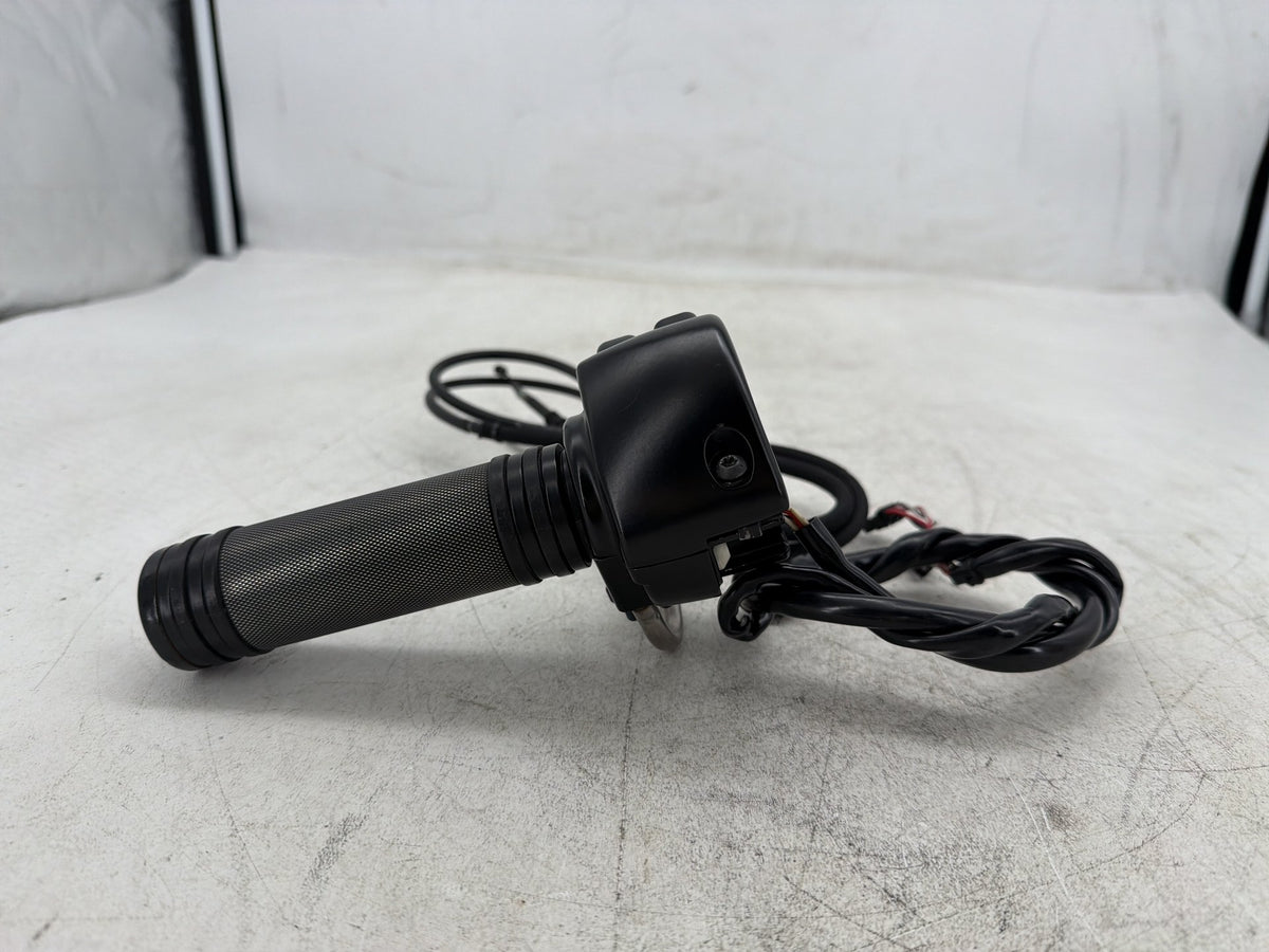 2012 Harley Dyna Fat Bob FXDF 103 OEM Right Engine Start Kill Switches Controls