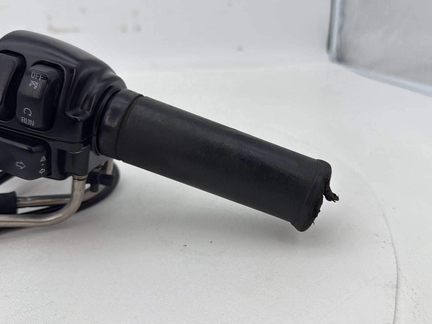 1999 - 2006 Harley-Davidson Dyna Low Rider Right Engine Start Kill Switches Controls 71684-06A