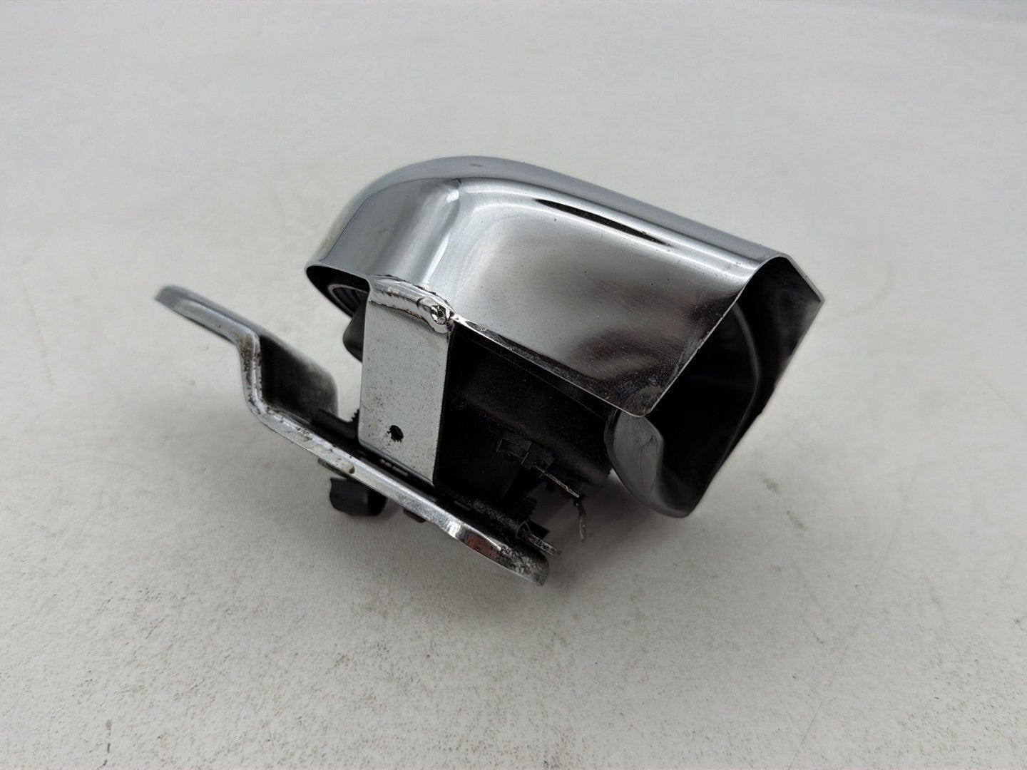 1984 - 1998 Harley-Davidson Touring Electra Glide Classic Horn Signal Klaxon Chrome Cover 69012-93A