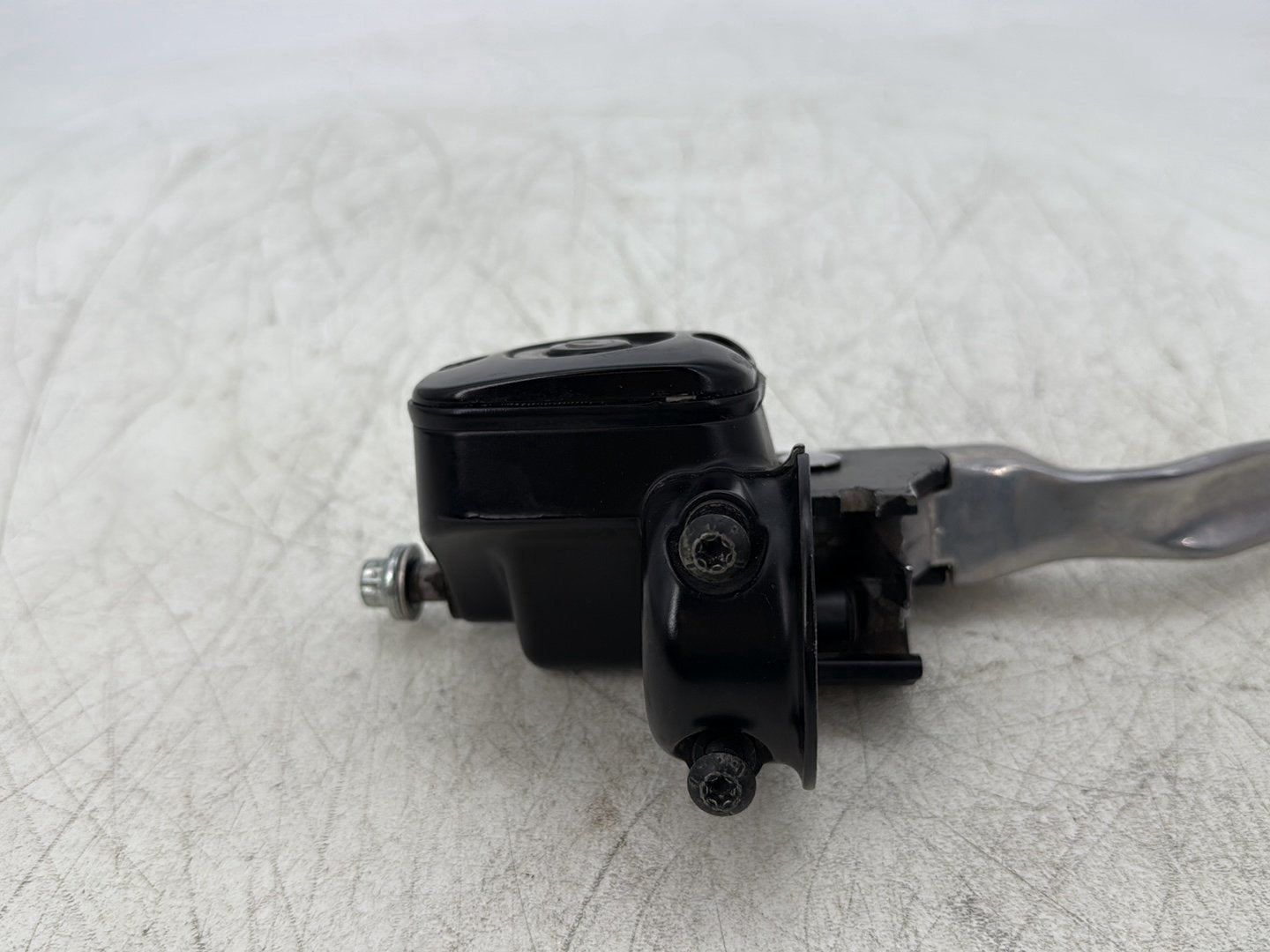 2004 Harley Road King Touring Custom FLHRSI OEM Front Right Brake Lever Master Cylinder