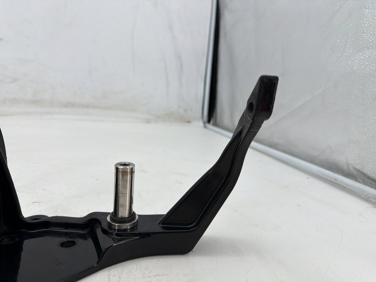 2001 Harley Heritage Softail Classic Left Right Foot Rest Peg Support Bracket