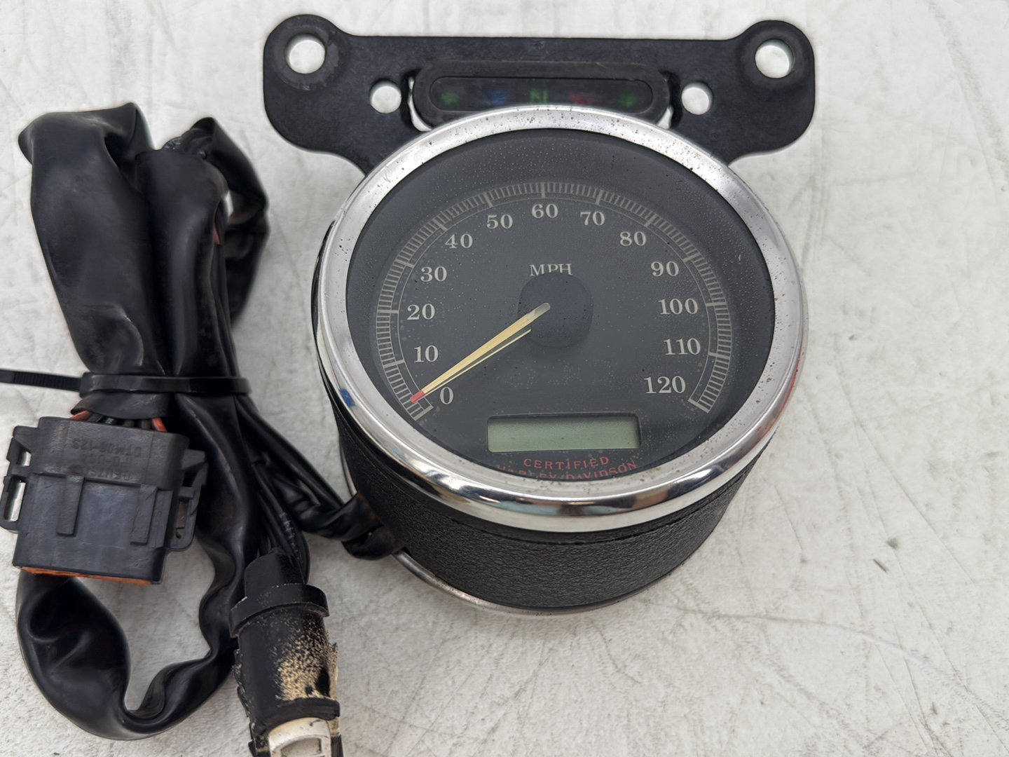 2004 Harley Sportster XL883C 883 Custom OEM Speedo Speedometer Gauge Cluster