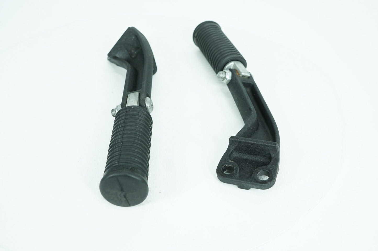 2007 - 2017 Harley-Davidson Dyna Super Glide Custom Passenger Left & Right Foot Pegs 49224-06A