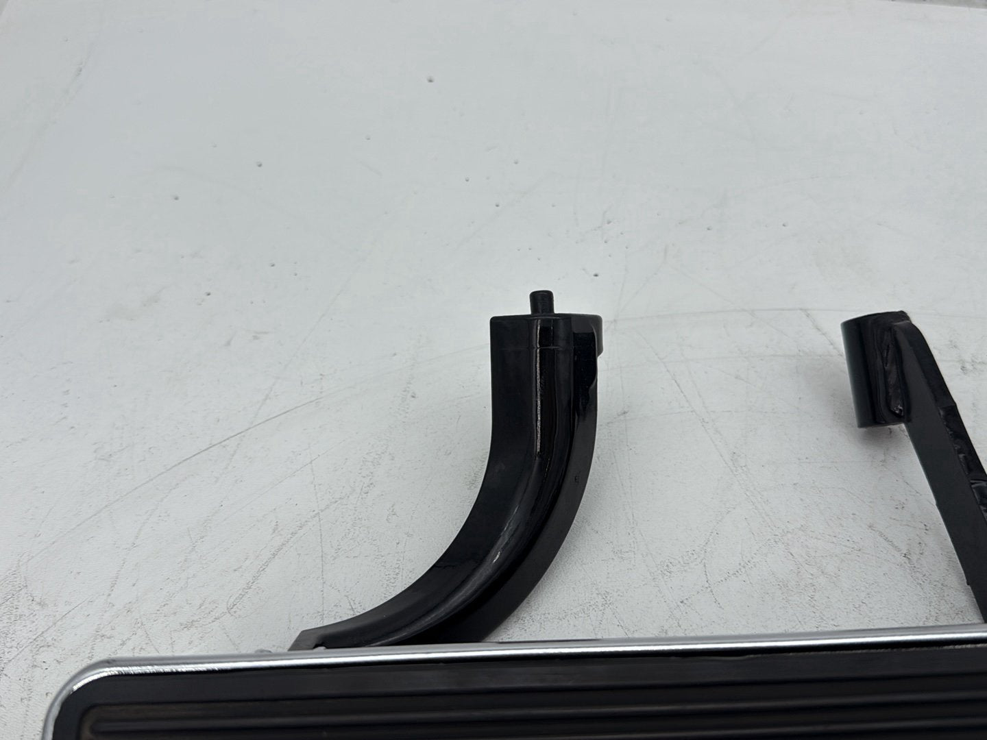 2013 Harley Electra Glide Touring Ultra FLHTCUI OEM Left Right Driver & Pass Floorboard Foot Rest