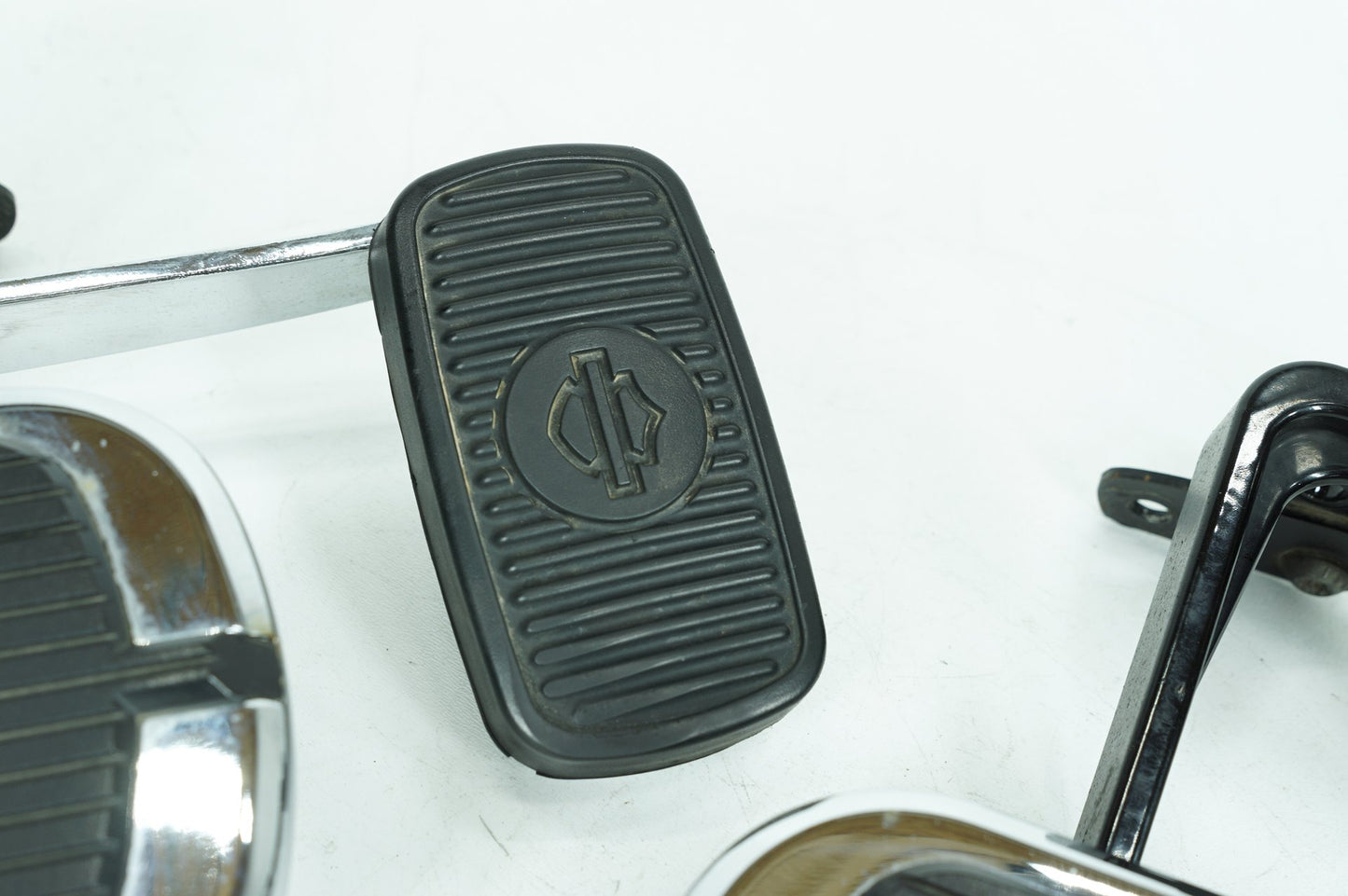 1999 - 2006 Harley-Davidson Softail Deluxe Left Right Driver Floorboard Foot Rest 42431-00A