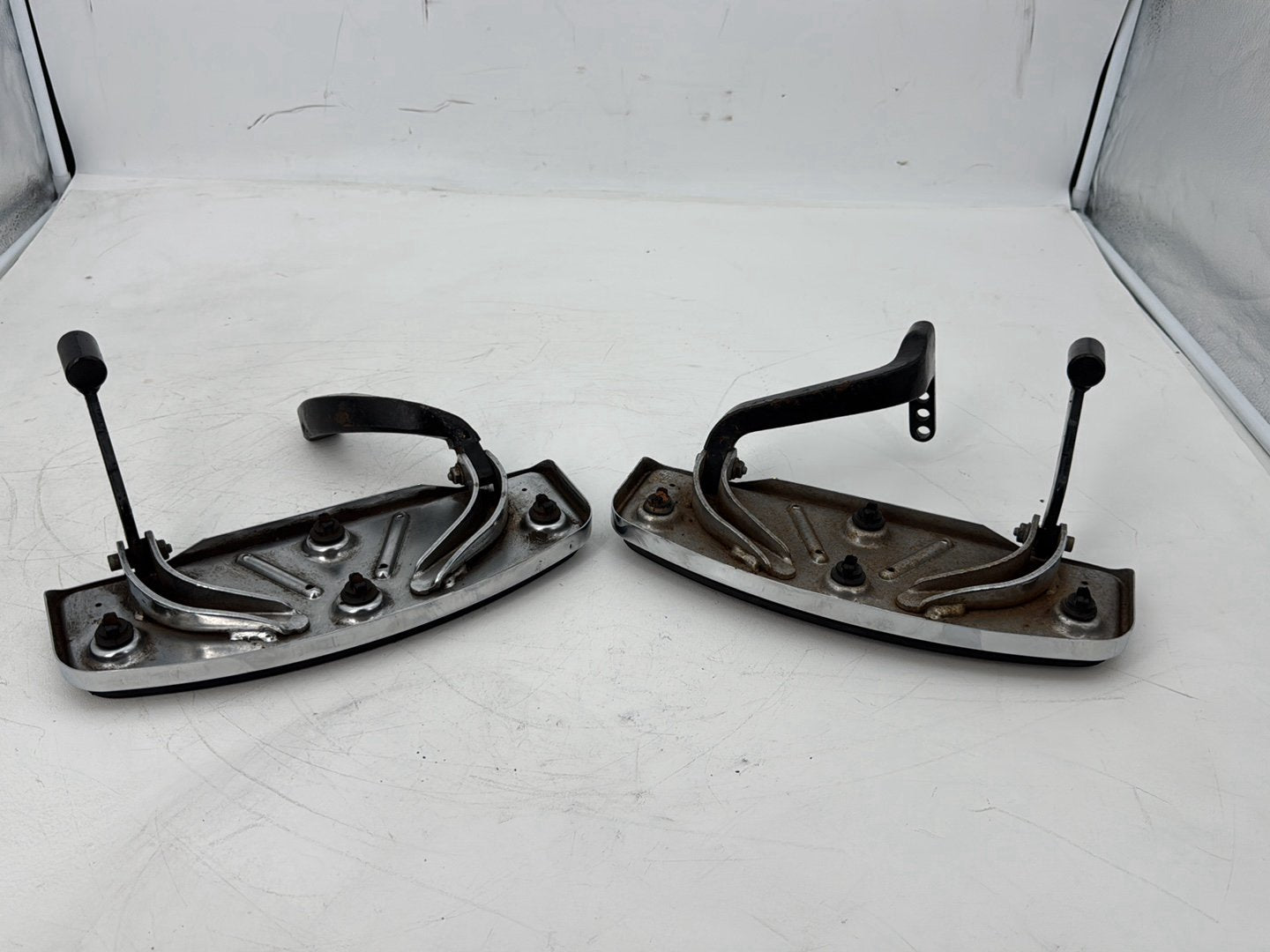 1999 - 2006 Harley-Davidson Touring Electra Glide Classic Left Right Driver Floorboard Foot Rest 50621-79A