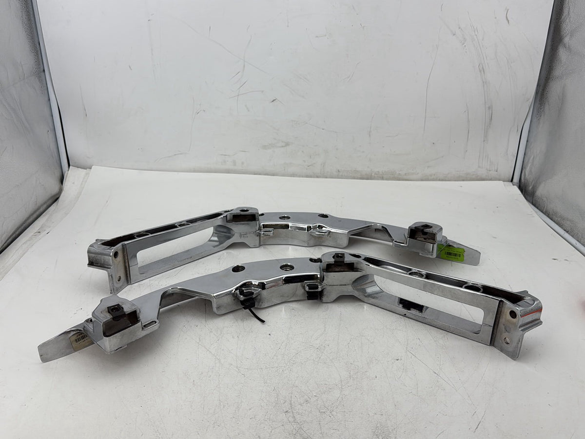 2017 Harley Road Glide Touring OEM Left Right Saddlebag Fender Struts Brackets