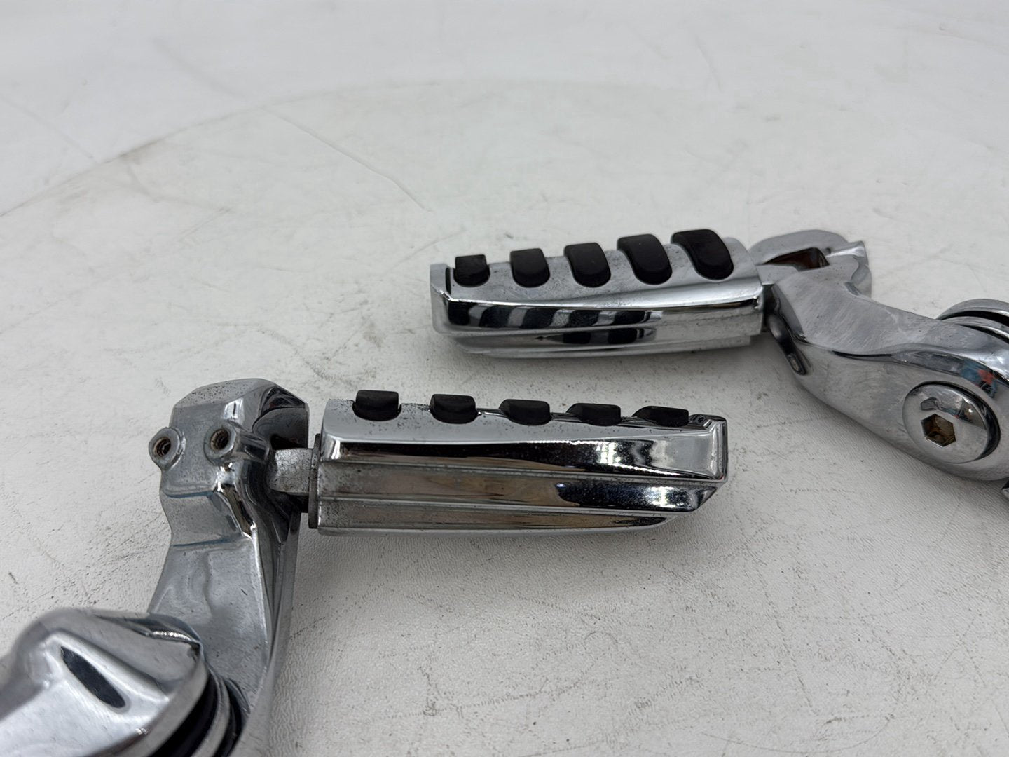 1999 - 2006 Harley-Davidson Touring Electra Glide Front Right Left Highway Foot Pegs 50957-02C