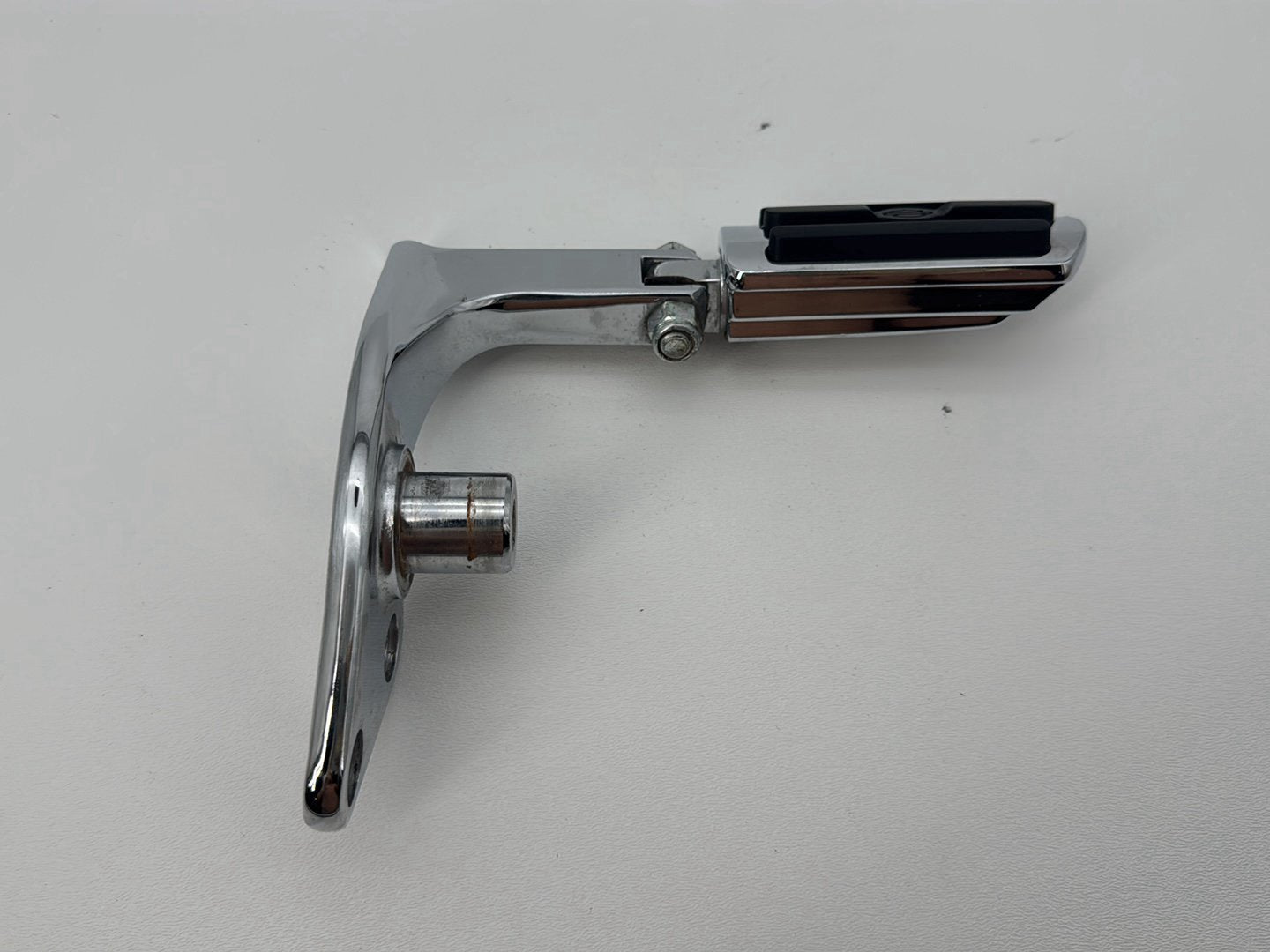 1999 - 2006 Harley-Davidson Dyna Wide Glide Right Driver Foot Controls Peg Rest 42481-92
