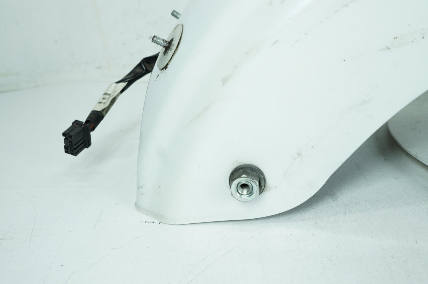 2008 - 2016 Harley-Davidson Touring Electra Glide Ultra Rear Wheel Fender & Turn Signals Bar 59579-09