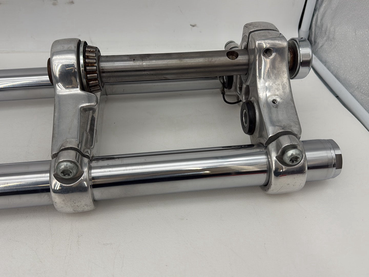 1999 - 2006 Harley-Davidson Dyna Low Rider Front Triple Tree Set & LH RH Fork Legs Sliders 45739-87