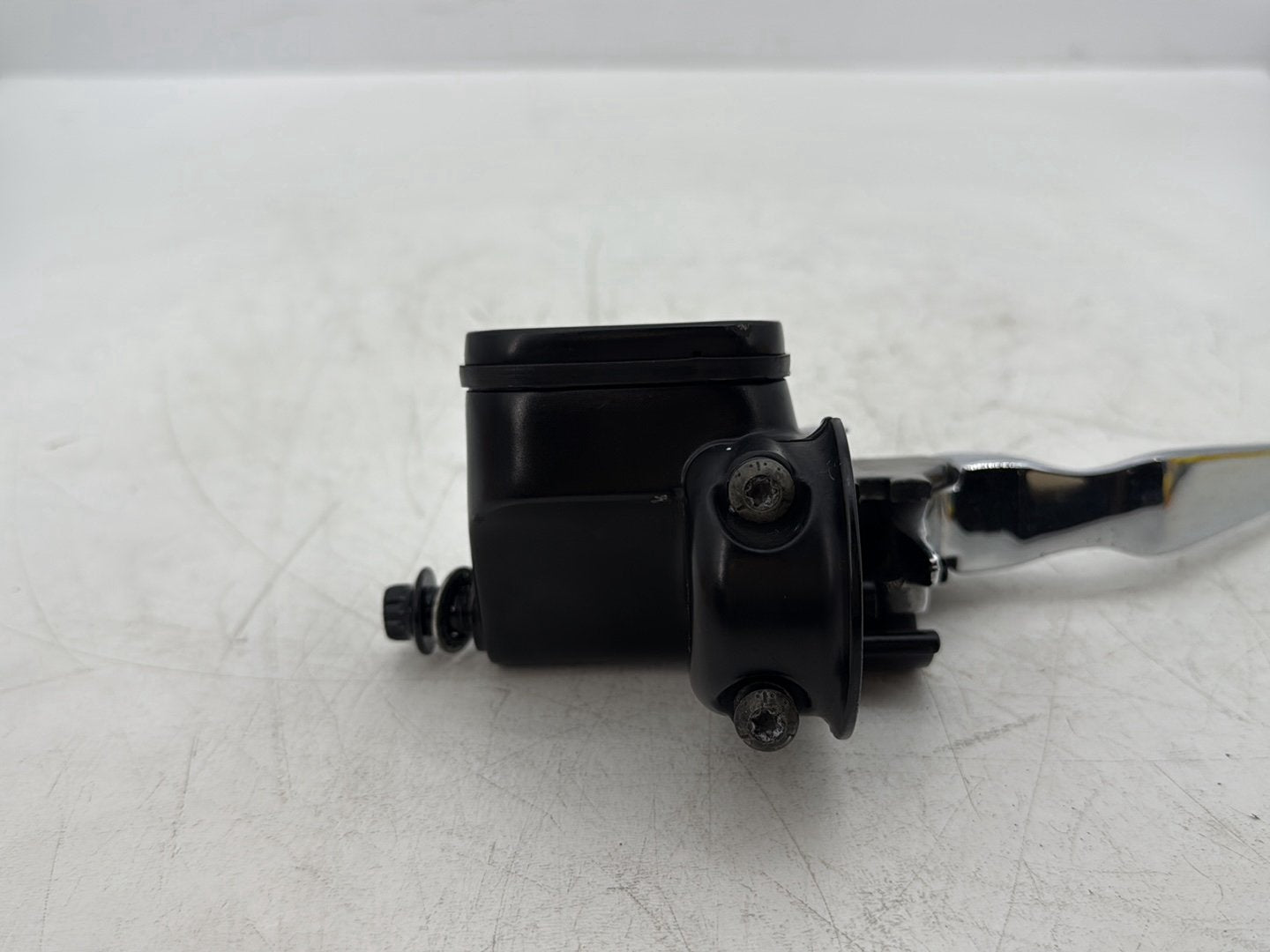 2007 Harley Touring FLHTCU Electra Glide Ultra OEM Front Right Hand Brake Lever Master Cylinder Reservoir