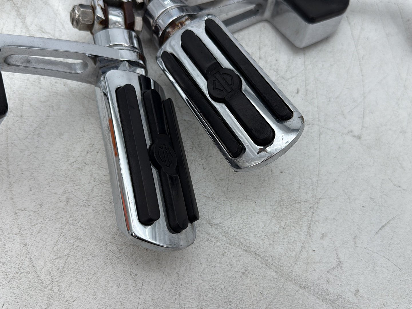 2000 Harley Dyna FXDWG Wide Glide OEM Left Right Foot Brake Control Pegs