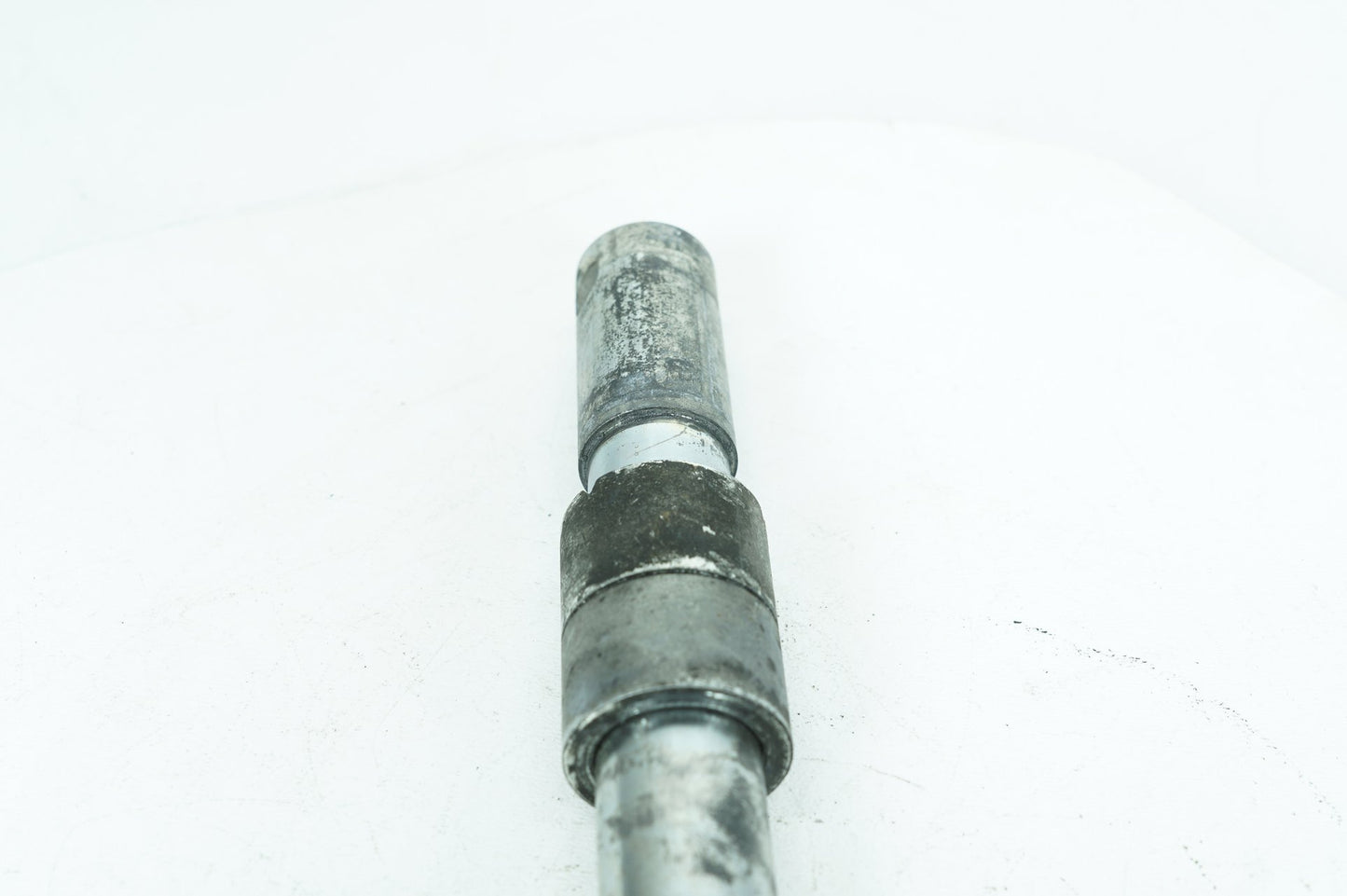 1999 - 2006 Harley-Davidson Touring Electra Glide Classic Front Wheel Axle Bolt Shaft  	43364-00