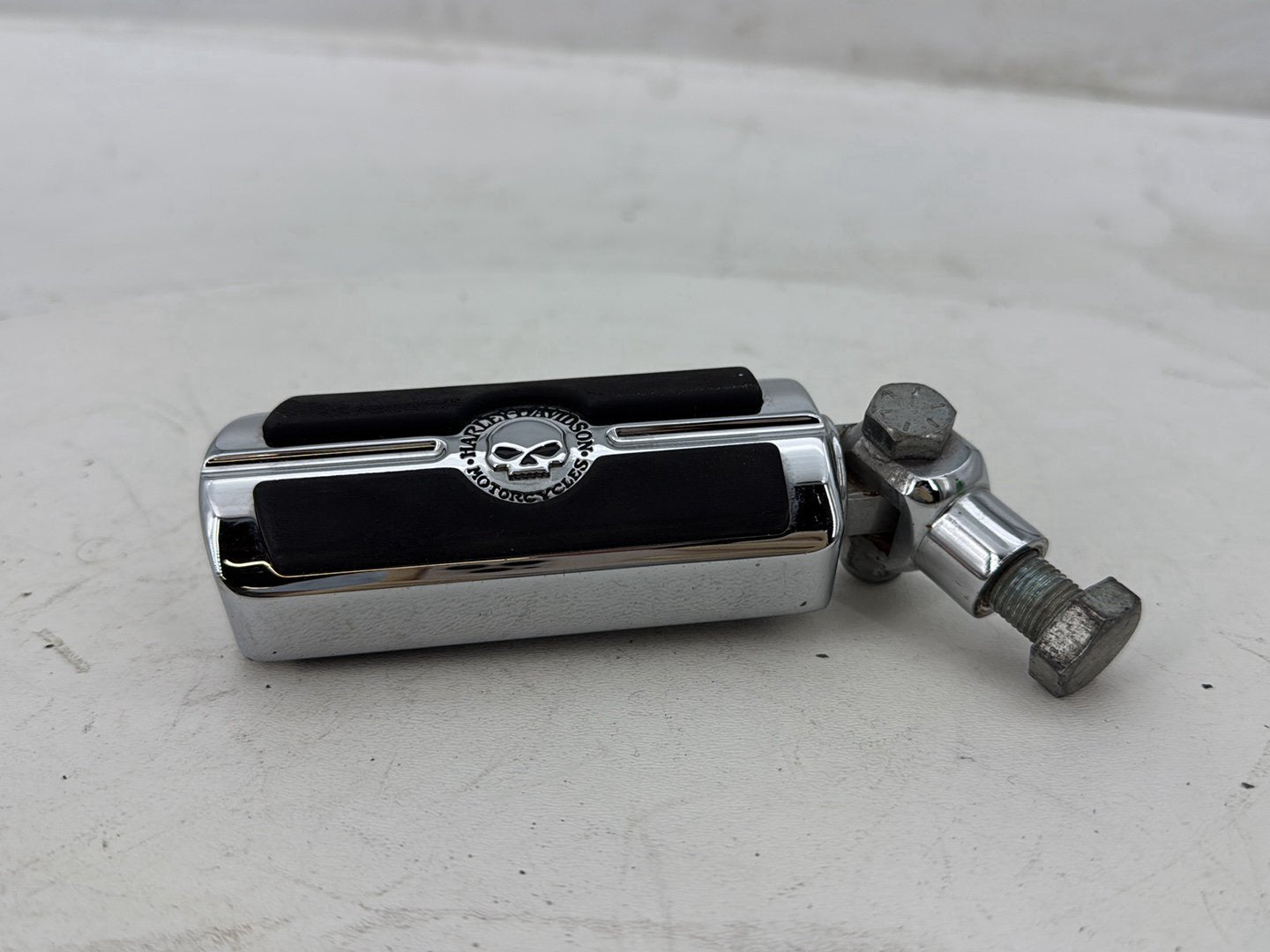 2005 Harley Road Glide Touring FLTRI OEM Front Driver Highway 1 Foot Peg Rest
