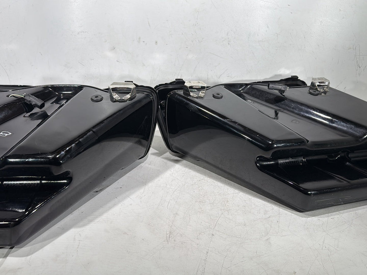 2010 Harley Street Glide Touring FLHX OEM Left Right Saddlebags Luggage NOKey