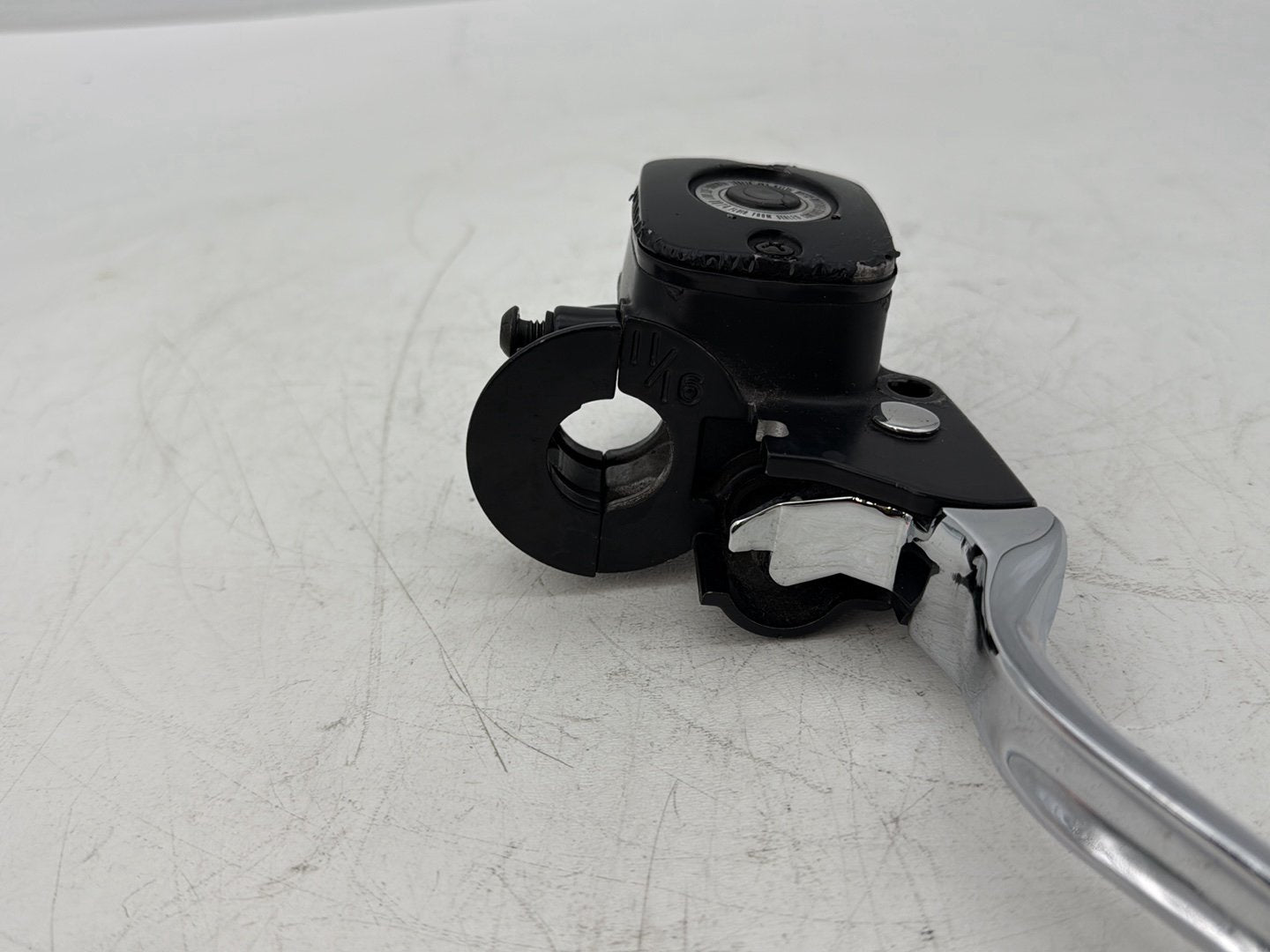 2005 Harley Touring FLHRCI Road King Classic OEM Front Right Brake Lever Master Cylinder