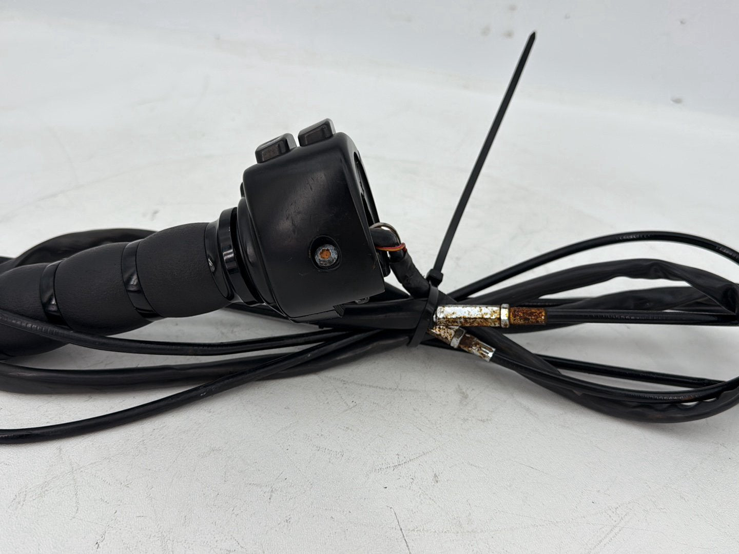 1999 - 2006 Harley-Davidson Touring Road King Police Right Engine Start Kill Switches Controls 71684-06A