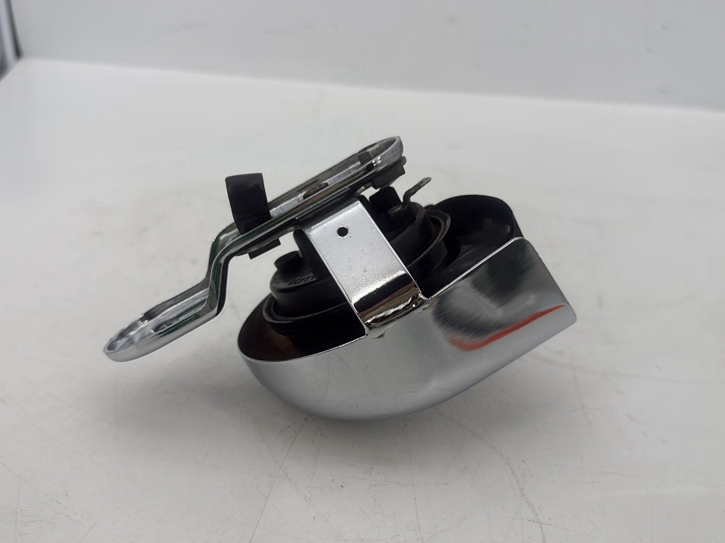 2005 Harley Touring FLHRCI Road King Classic OEM Horn Signal Klaxon Chrome Cover