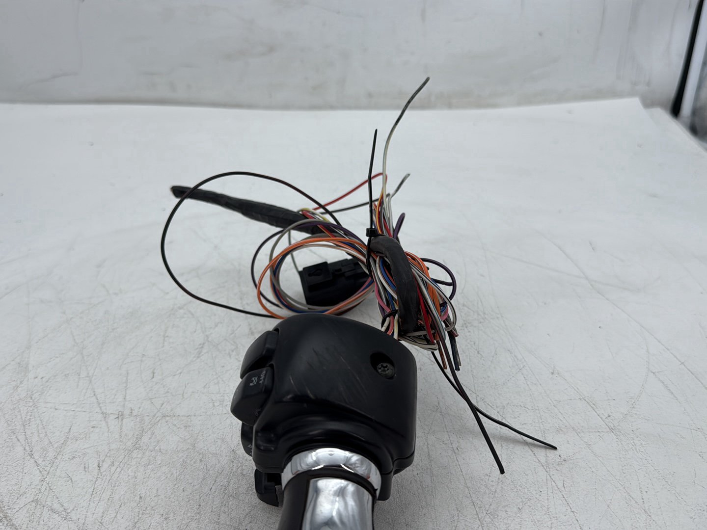 2010 Harley Street Glide Touring FLHX OEM Right Engine Start Kill Switches Controls