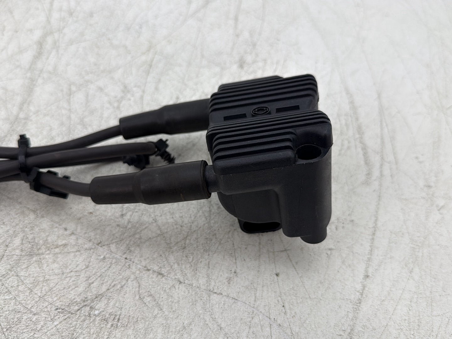 2007 Harley Dyna Street Bob FXDBI OEM Ignition Coil Spark Plugs Cable